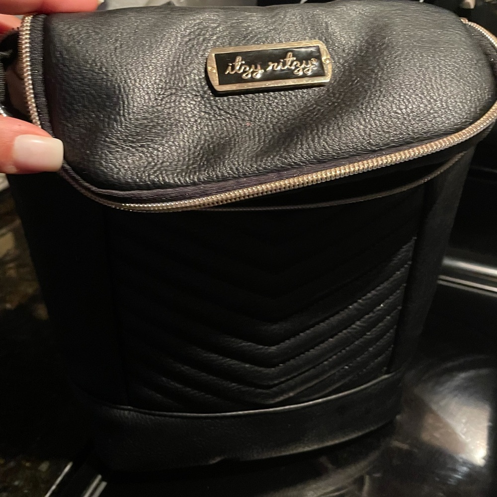 Itzy Ritzy Bottle Bag (Chill Like a Boss Black)